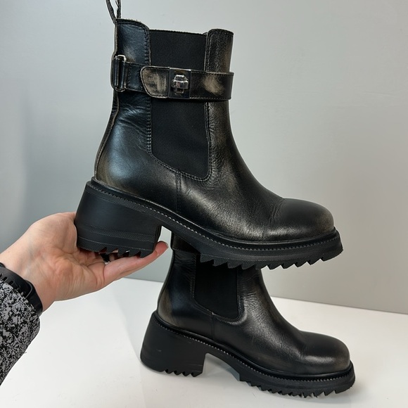 Steve Madden Gates Booties in Black Distressed Size 9.5 - Picture 14 of 15